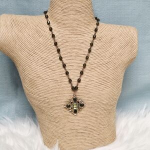 Elegant Gold and Black Pendant Necklace